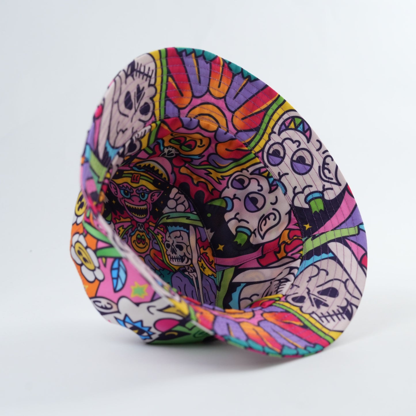 WAVY CLOWN LOVE BUCKET HAT